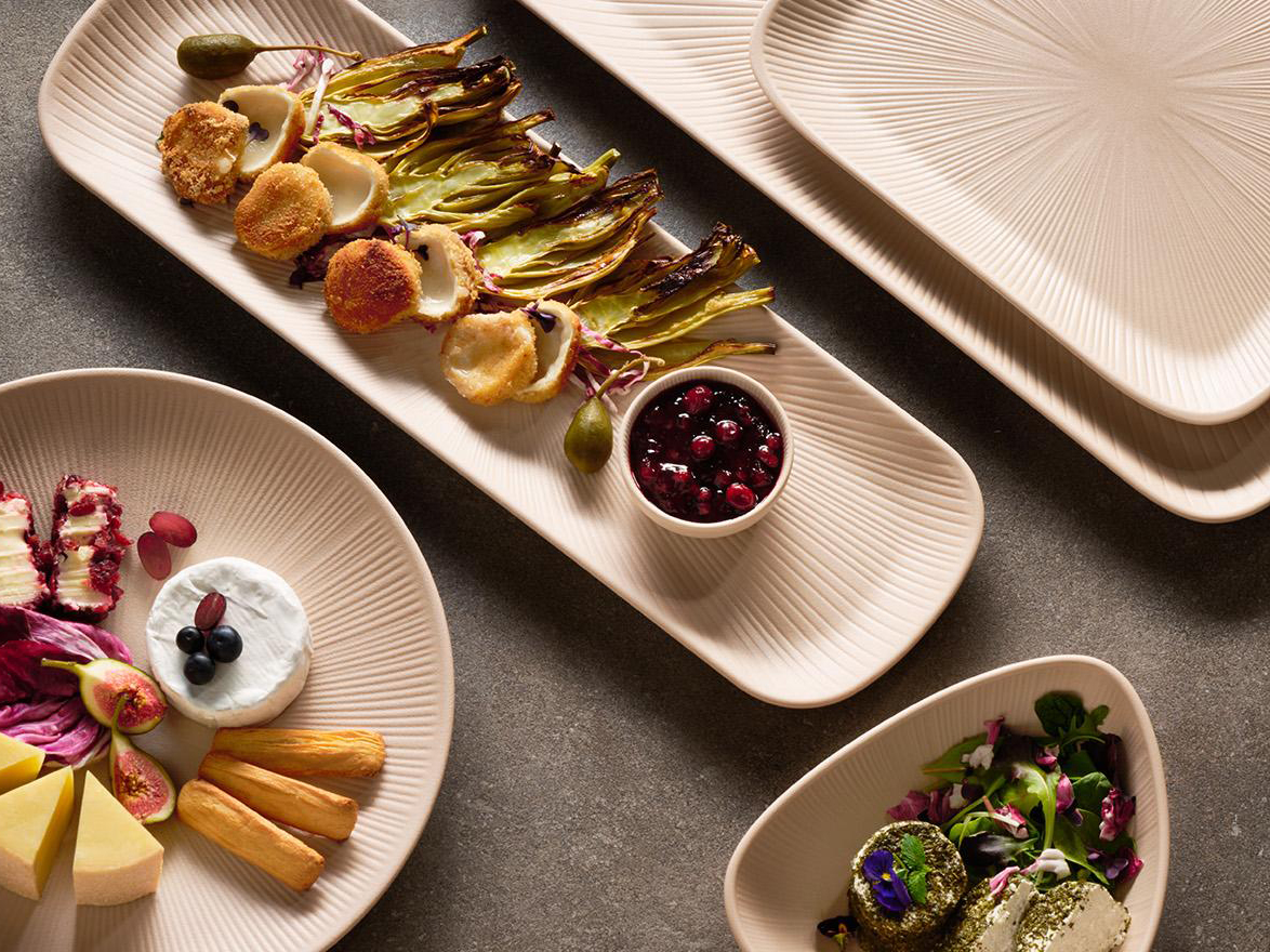 Trays and cutlery for serving